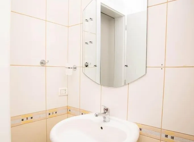 Suprem Modern Near Center, Self Check-in & Fast Wi-fi Apartment Tirana