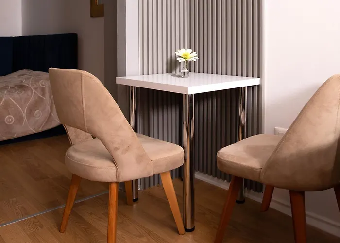 Suprem Modern Near Center, Self Check-in & Fast Wi-fi * تيرانا